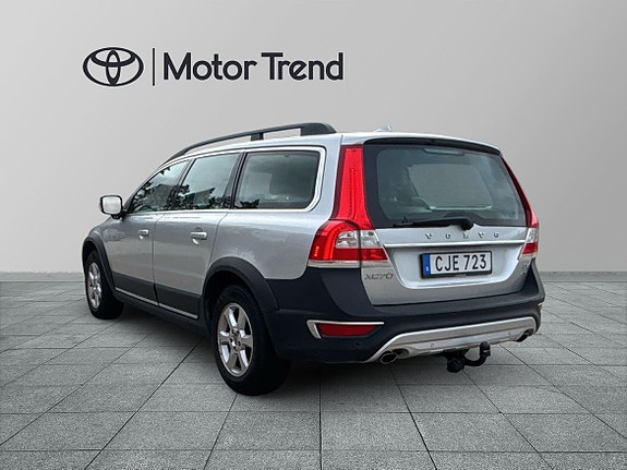 Volvo XC70 2 of 18