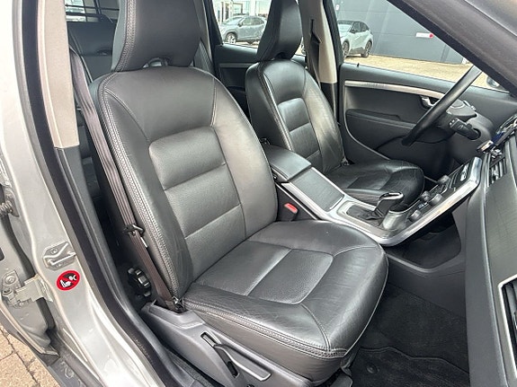 Volvo XC70 13 of 18
