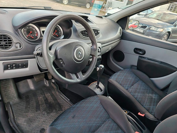 Renault Clio 15 of 17