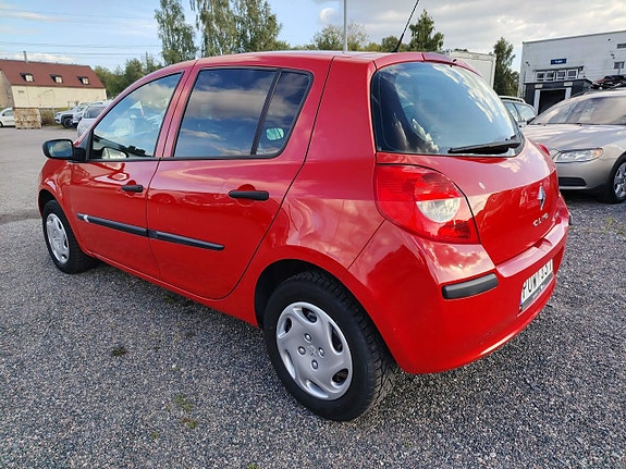Renault Clio 13 of 17