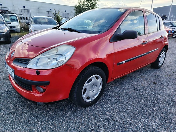 Renault Clio 12 of 17