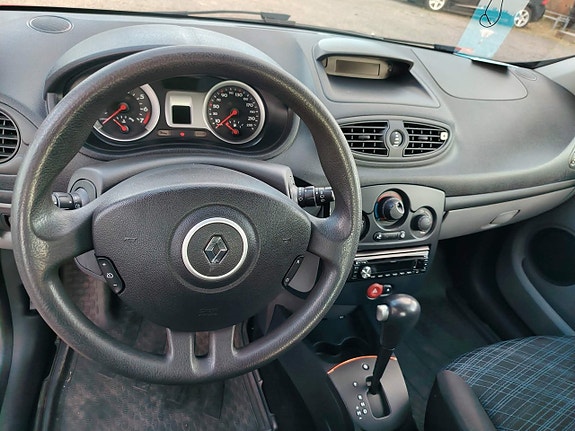 Renault Clio 17 of 17