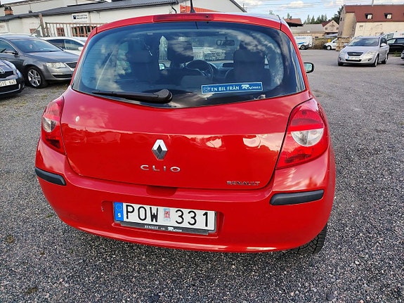Renault Clio 8 of 17