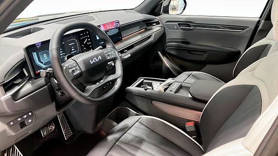 Kia EV9 8 of 17