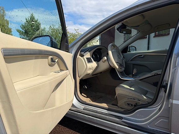 Volvo V70 7 of 16