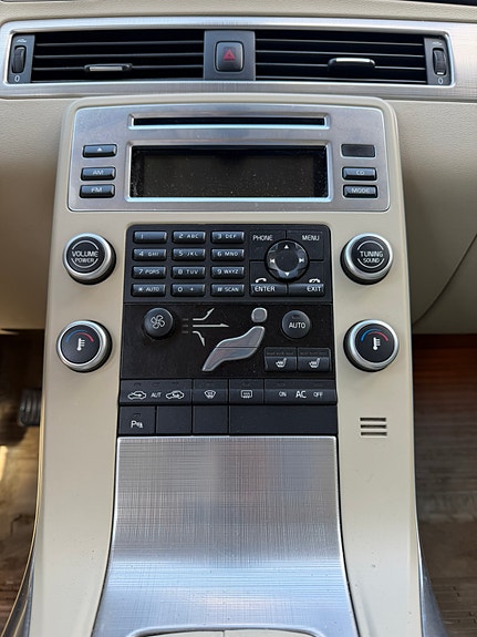 Volvo V70 4 of 16