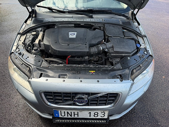 Volvo V70 2 of 16