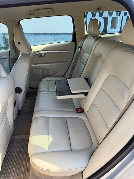 Volvo V70 6 of 16