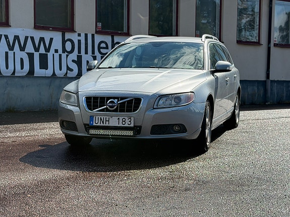 Volvo V70 11 of 16