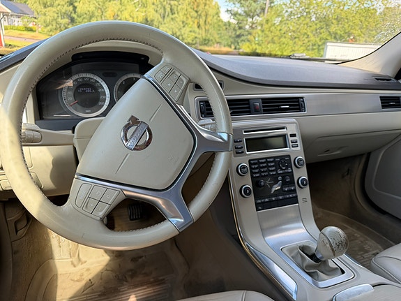 Volvo V70 5 of 16