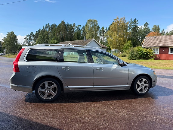 Volvo V70 13 of 16