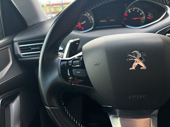 Peugeot 308 SW 18 of 21