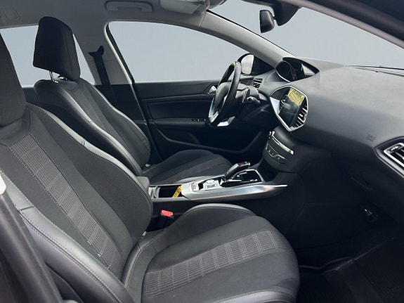 Peugeot 308 SW 10 of 21