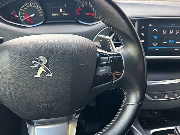 Peugeot 308 SW 17 of 21