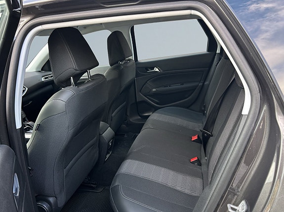 Peugeot 308 SW 13 of 21