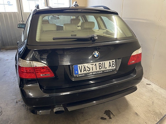 BMW 520i 3 of 11
