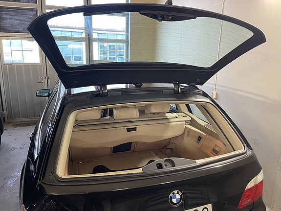 BMW 520i 8 of 11