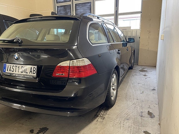 BMW 520i 4 of 11