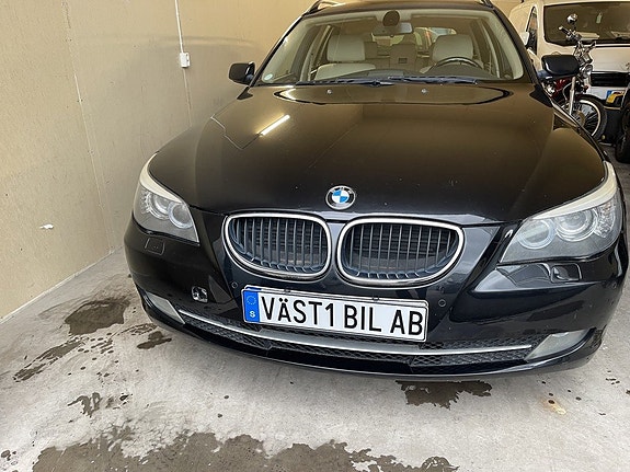 BMW 520i 2 of 11