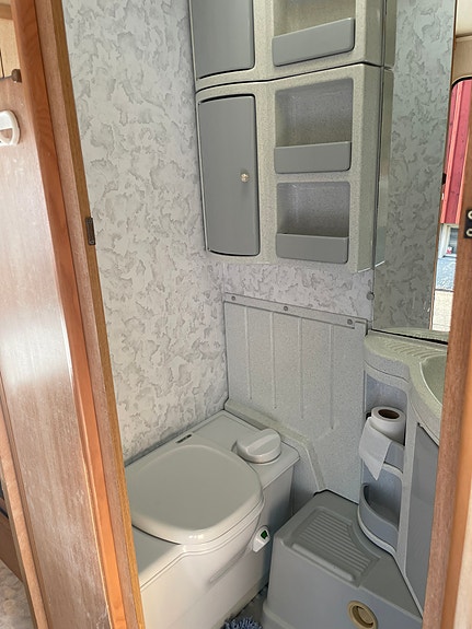 Adria Unica B 431 DD 5 of 10