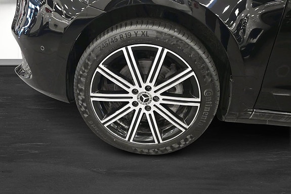 Mercedes-Benz V250 11 of 19
