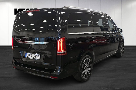 Mercedes-Benz V250 3 of 19
