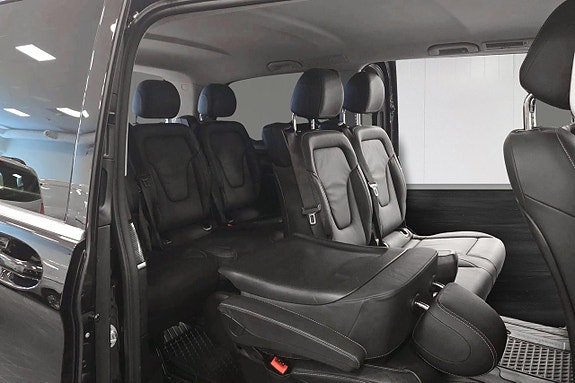 Mercedes-Benz V250 19 of 19