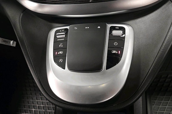 Mercedes-Benz V250 18 of 19