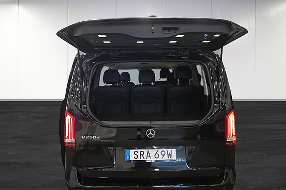 Mercedes-Benz V250 13 of 19