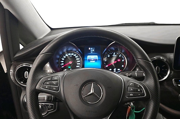 Mercedes-Benz V250 5 of 19