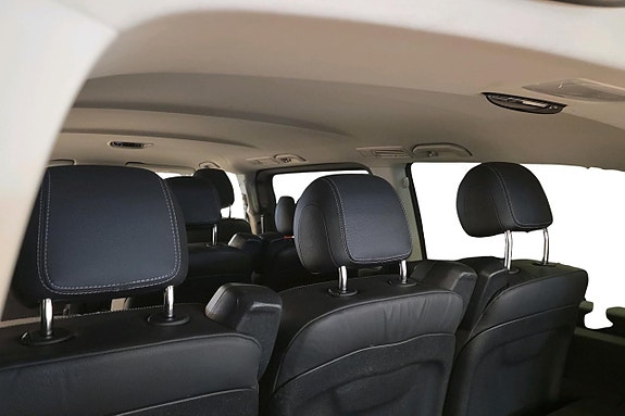 Mercedes-Benz V250 15 of 19