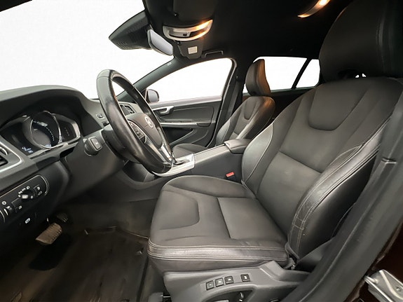 Volvo V60 Cross Country 11 of 30