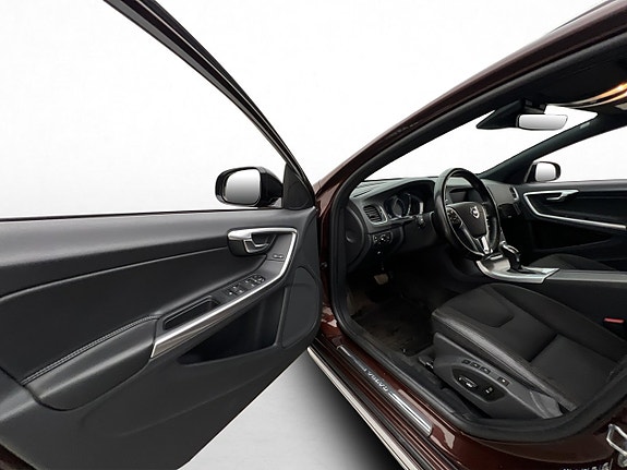 Volvo V60 Cross Country 10 of 30