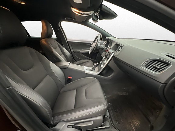 Volvo V60 Cross Country 25 of 30