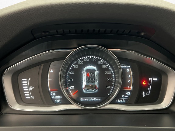 Volvo V60 Cross Country 14 of 30