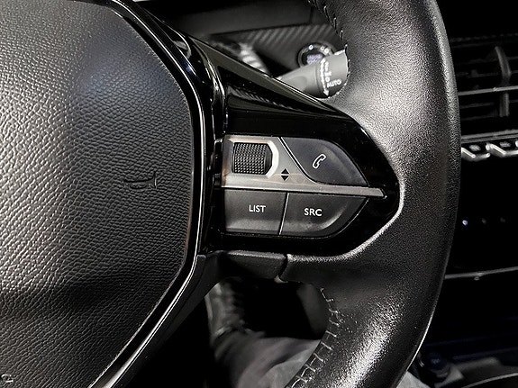 Peugeot 2008 8 of 19