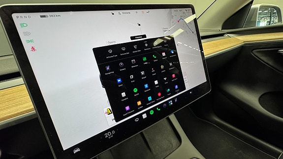 Tesla Model Y 9 of 21