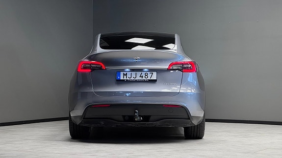 Tesla Model Y 20 of 21