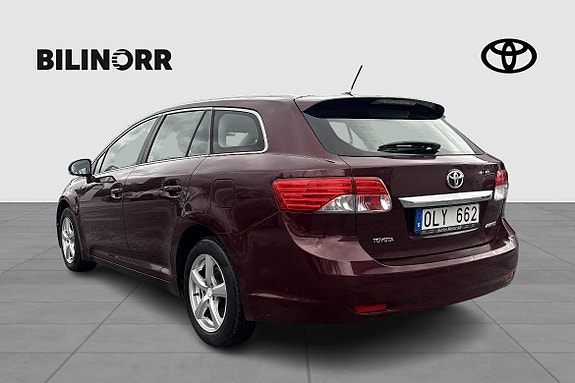 Toyota Avensis 4 of 9