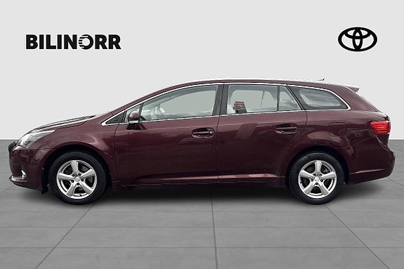Toyota Avensis 3 of 9