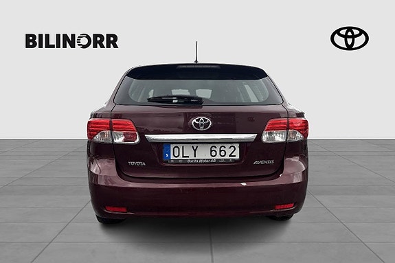 Toyota Avensis 5 of 9