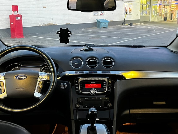 Ford S-MAX 3 of 3