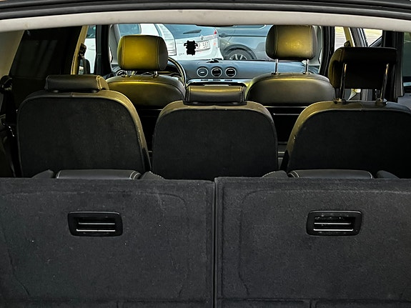 Ford S-MAX 2 of 3