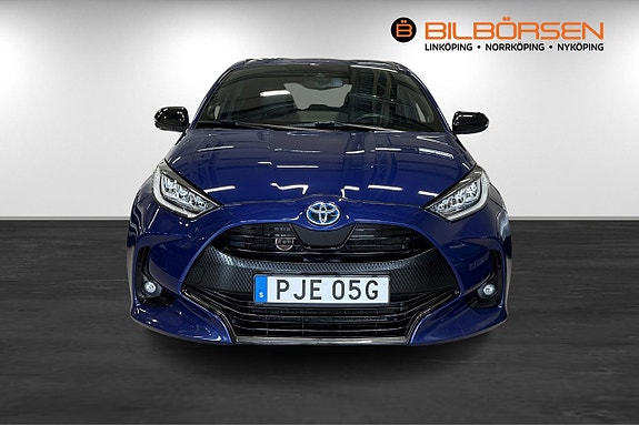 Toyota Yaris 2 of 15