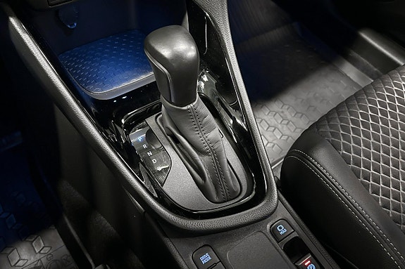 Toyota Yaris 12 of 15