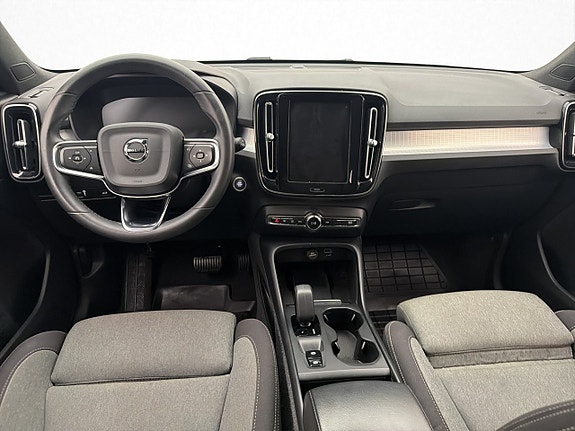 Volvo XC40 12 of 29
