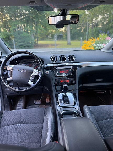 Ford S-MAX 9 of 12