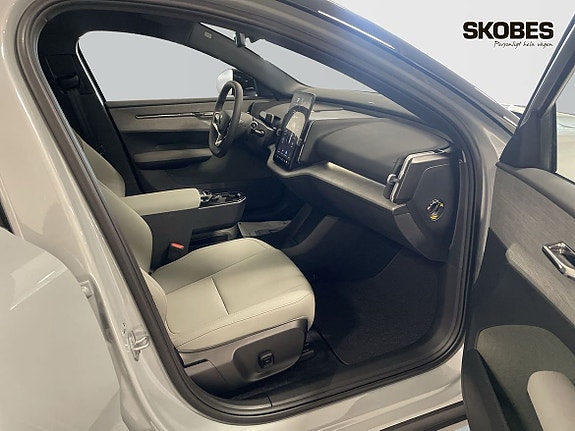 Volvo EX30 11 of 17