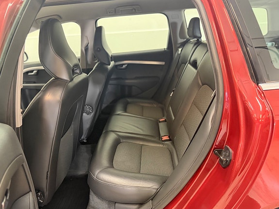 Volvo V70 12 of 16
