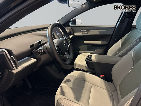 Volvo EX30 8 of 24